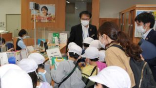 【中古】 教室の中の子どもの人権/新風舎/沢田省三 3年生PTAあいさつ運動（6／5～） - 初倉中学校