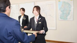 特殊詐欺を未然防止し、本店営業部の職員2名が感謝状を拝受しました